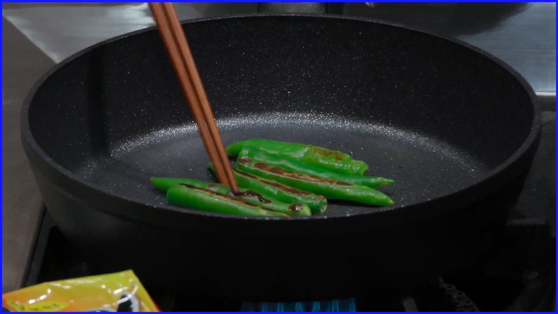 청양고추를-프라이팬에-굽는다