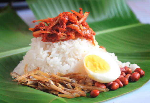 나시르막 (Nasi Lemak) – 말레이시아 국민 아침식사