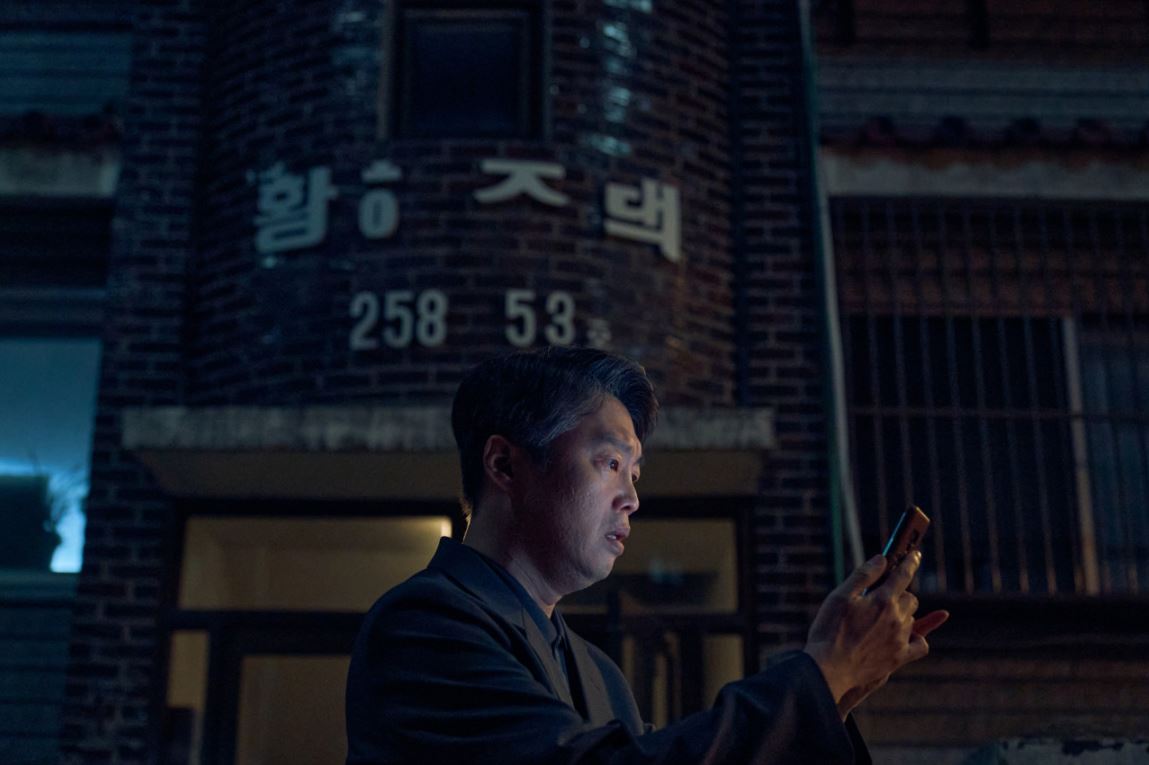 This is [스마트폰을 떨어뜨렸을 뿐인데]