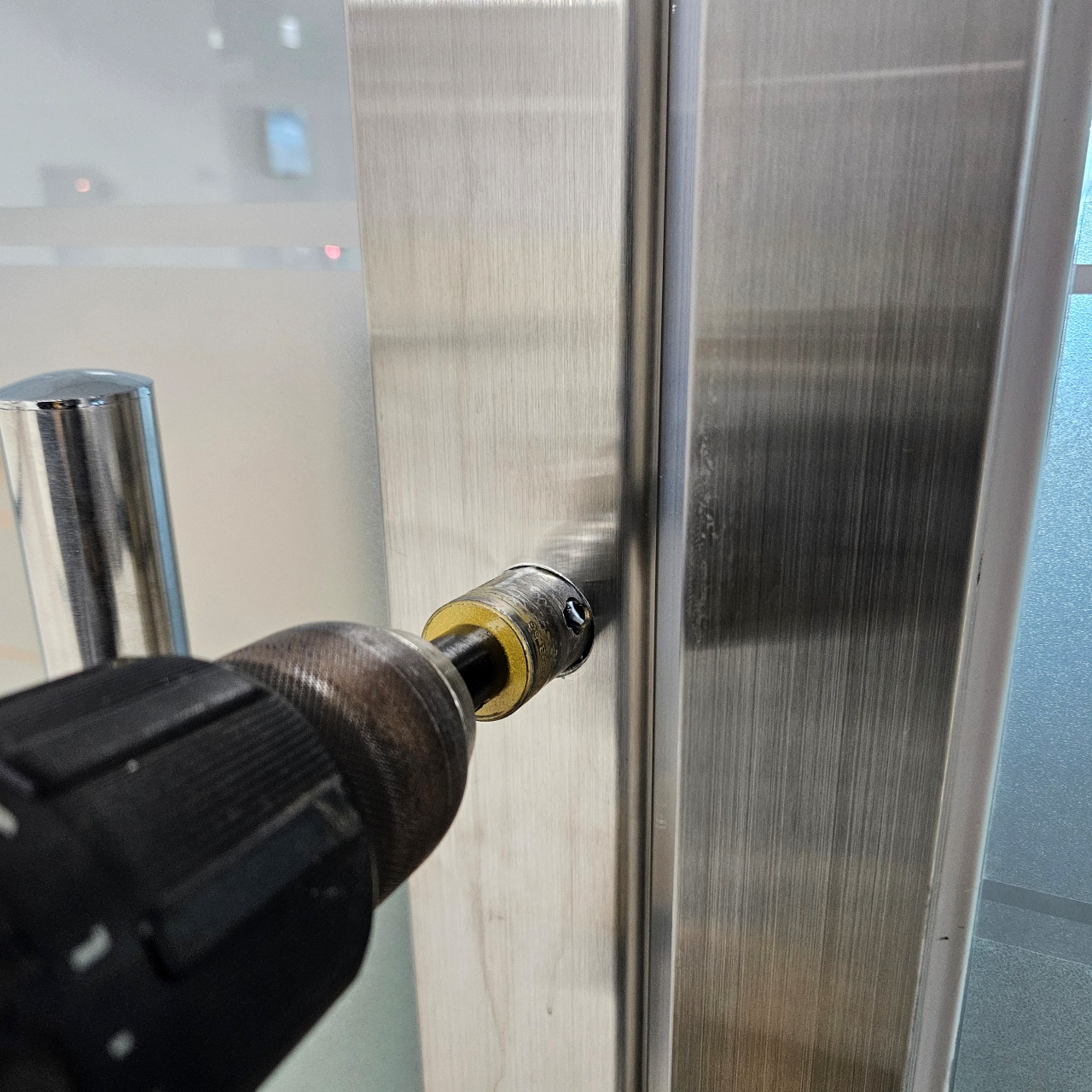 양산 열쇠 도어락 학교 교사실 세이프 도어 샤시문 디지털 전자 번호키 설치