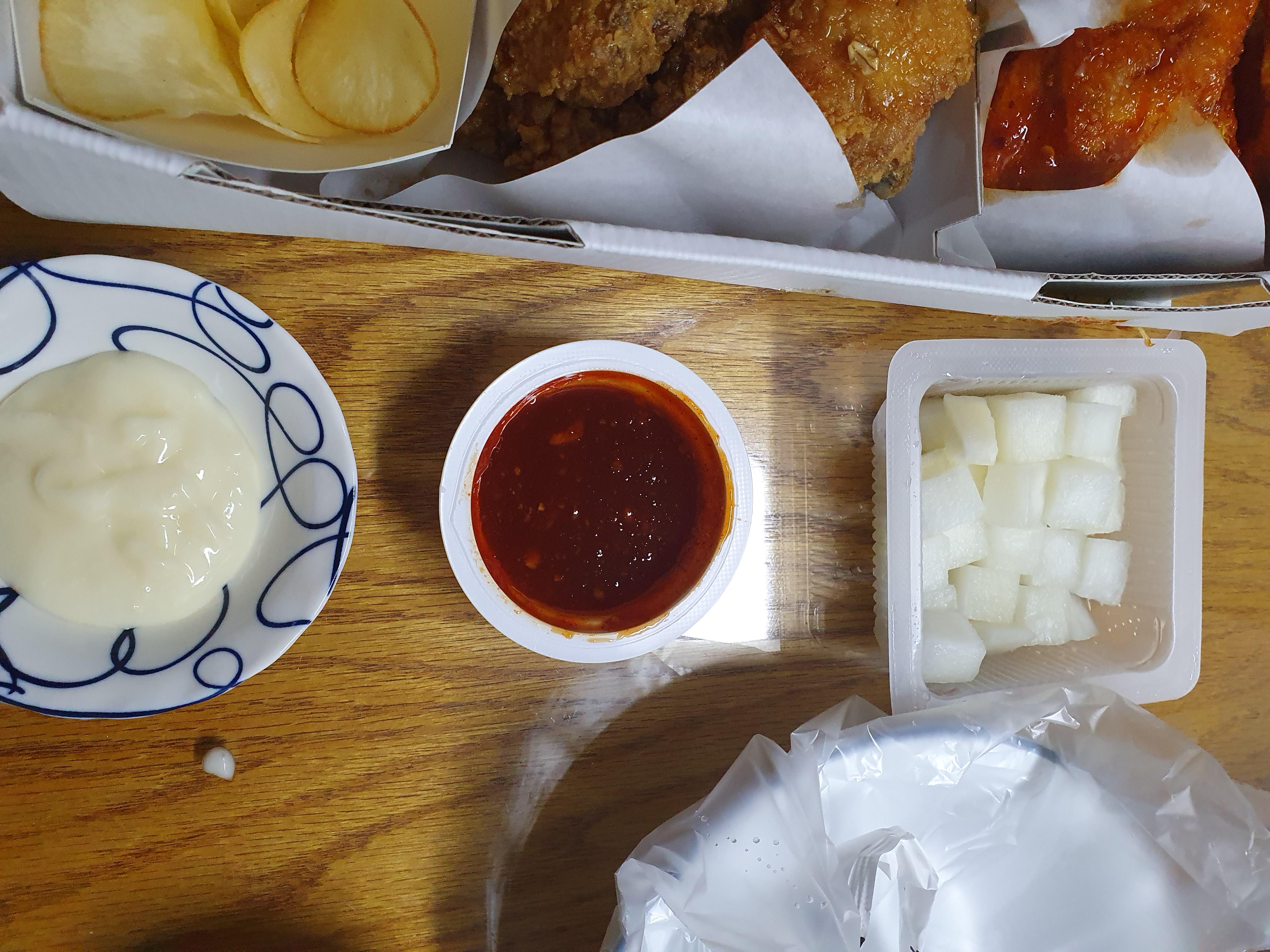 용인 바른치킨 마요소스, 양념소스, 치킨무