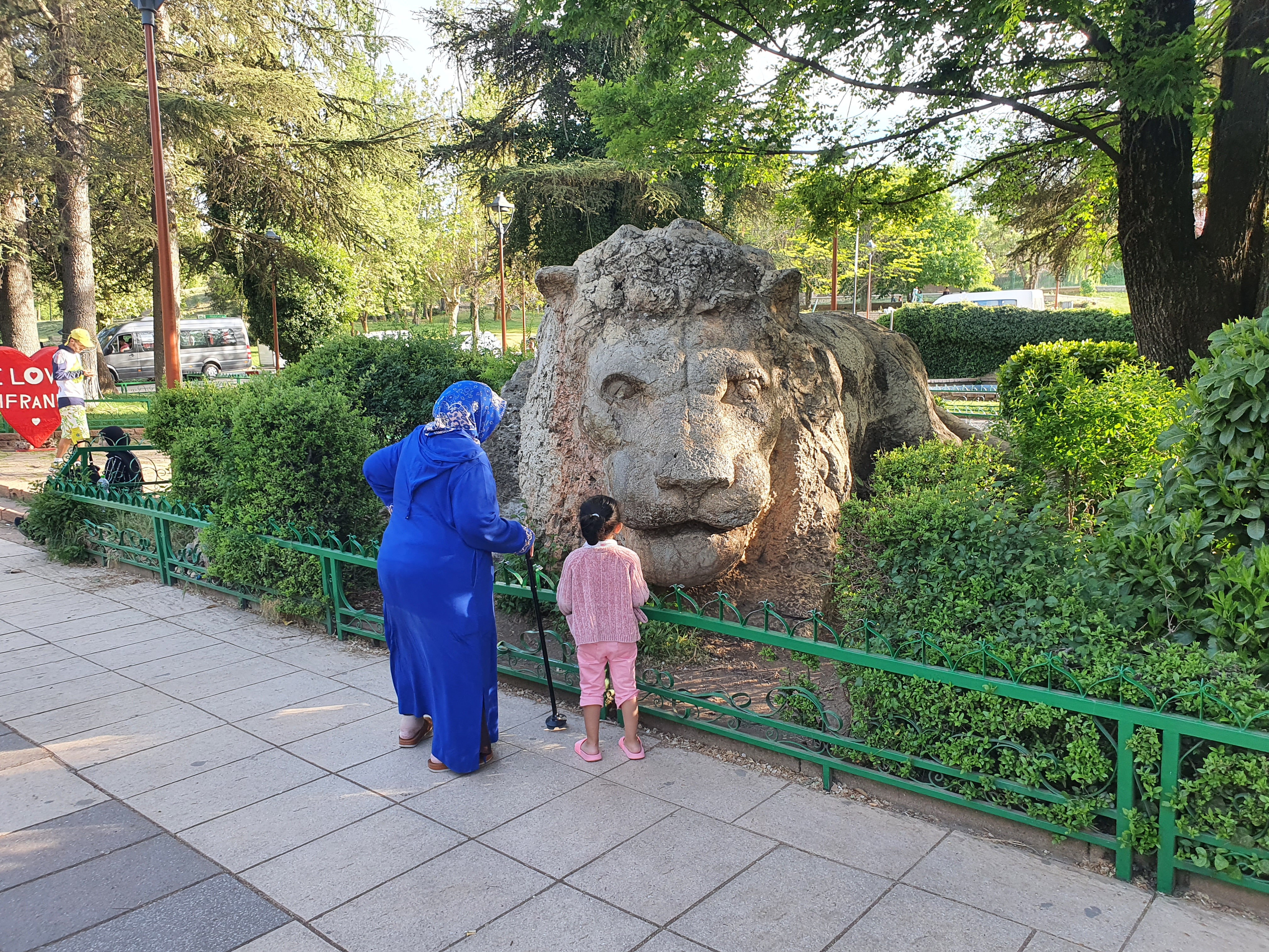 모로코 이프란 건축 양식 사자상