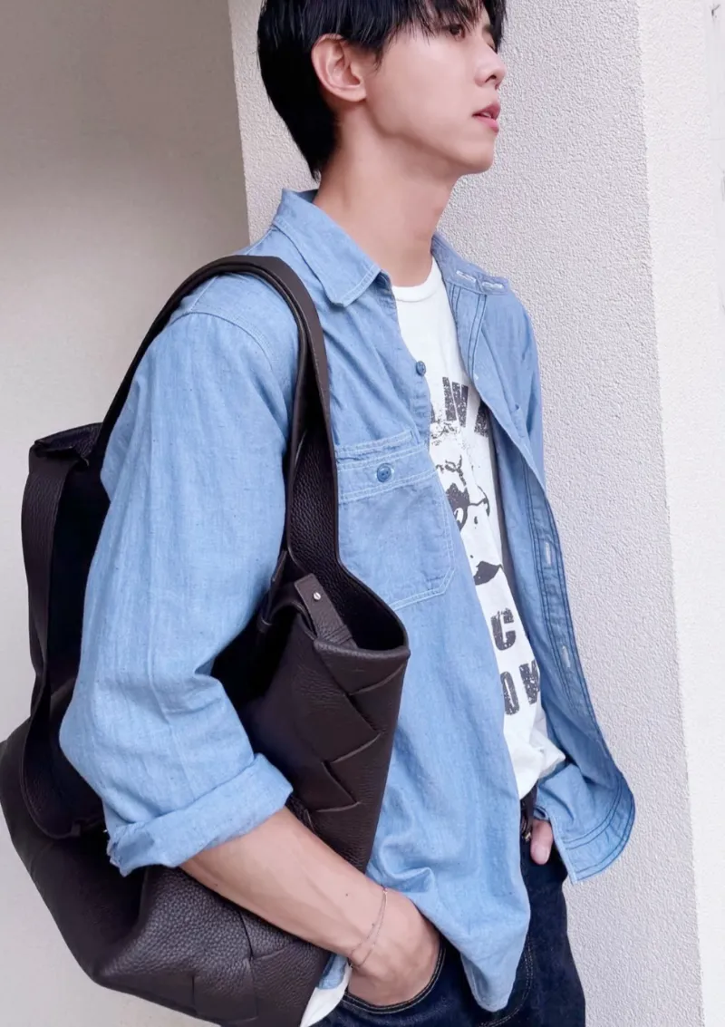 주우재 가방, 주우재 토트백, 주우재 보테가베네타, 보테가베네타 라지 디아고, 보테가 남자 가방, 남자 명품 가방 추천, 남자 가죽 토트백, 조용한 럭셔리, quiet luxury, 인트레치아토 토트백, 보테가 신상 가방, 주우재 착장 가방, 데일리 가방 추천, 출근룩 가방, 여행용 토트백, 주우재 패션, 남자 꾸안꾸룩, 남친룩