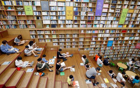 2025년 지금, 도서관에서 가장 많이 읽히는 책은 관련 이미지