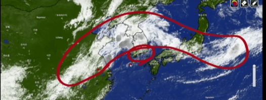 공포의 퇴근길? 한반도로 몰려드는 비구름
