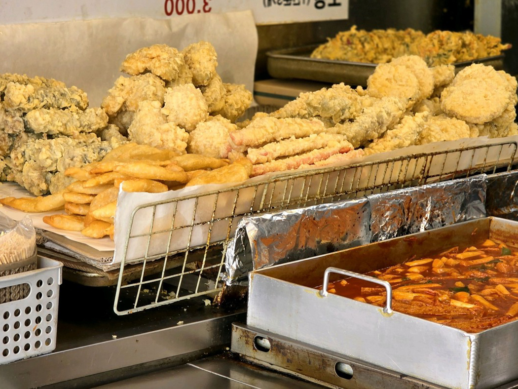 다양한 튀김이 조리된 사진