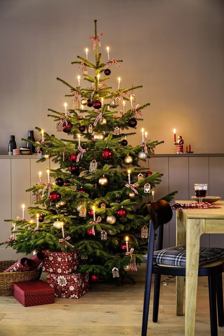 유럽 스타일 크리스마스 트리