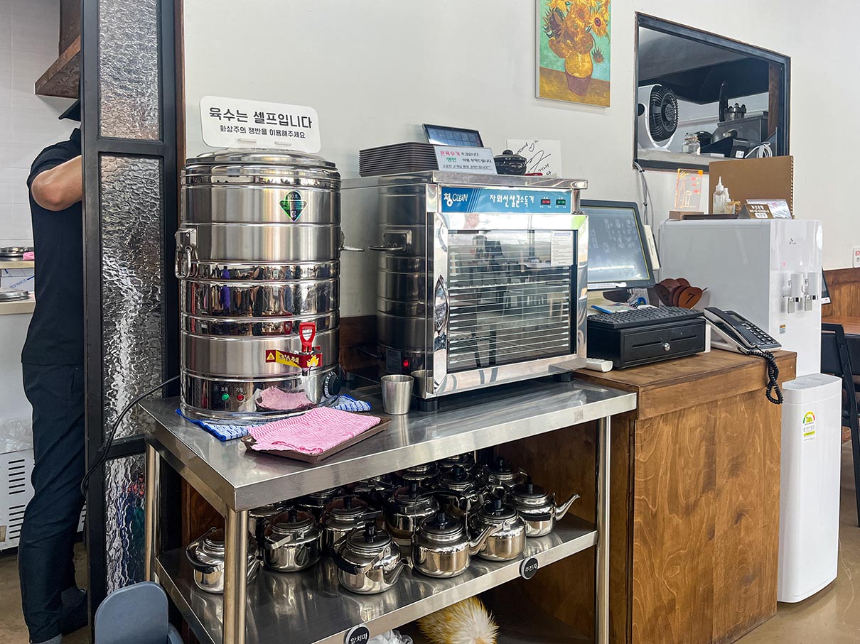 김해 대동 밀면의 법칙 본점 내부