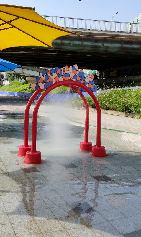 유아존 시설1 빨간 터널 분수