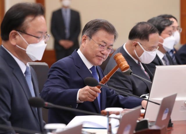 셀프 면죄부에 면세 대통령연금, 부끄럽지 않은가..."하필 회색빛 감옥 같은 양산 사저"