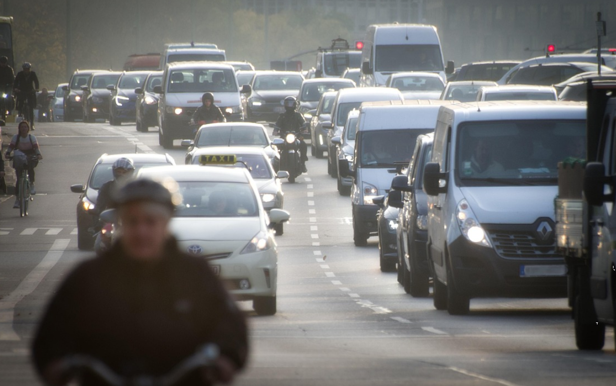 장시간 운전할 때 몸의 피로를 줄이는 습관에 대한 사진