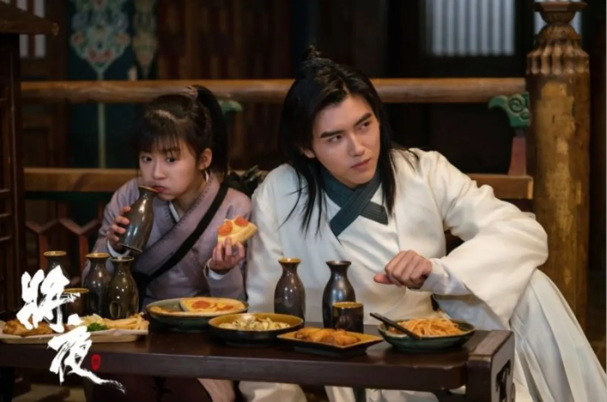 장야1-술마시고있는상상-장난스러운얼굴로-쳐다보는-녕결