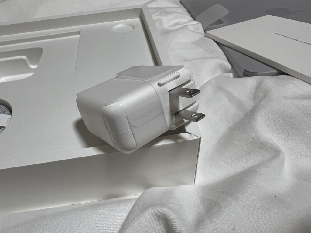 맥북에어 m3 13인치 충전기 일본 220v