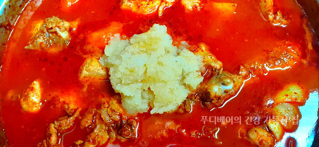 마늘을-넣은-후-물-넉넉히-붓고-푹-끓이기