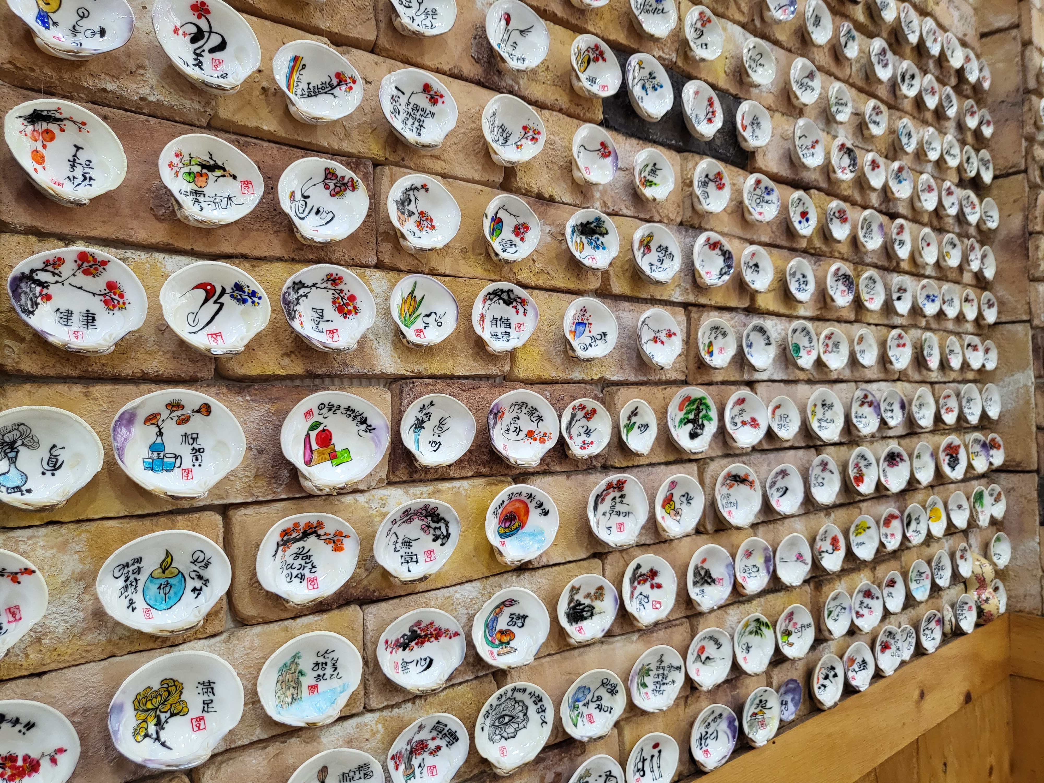 이가네생칼국수 - 벽장식