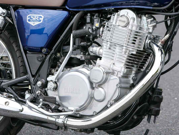 오토바이의 엔진 사진