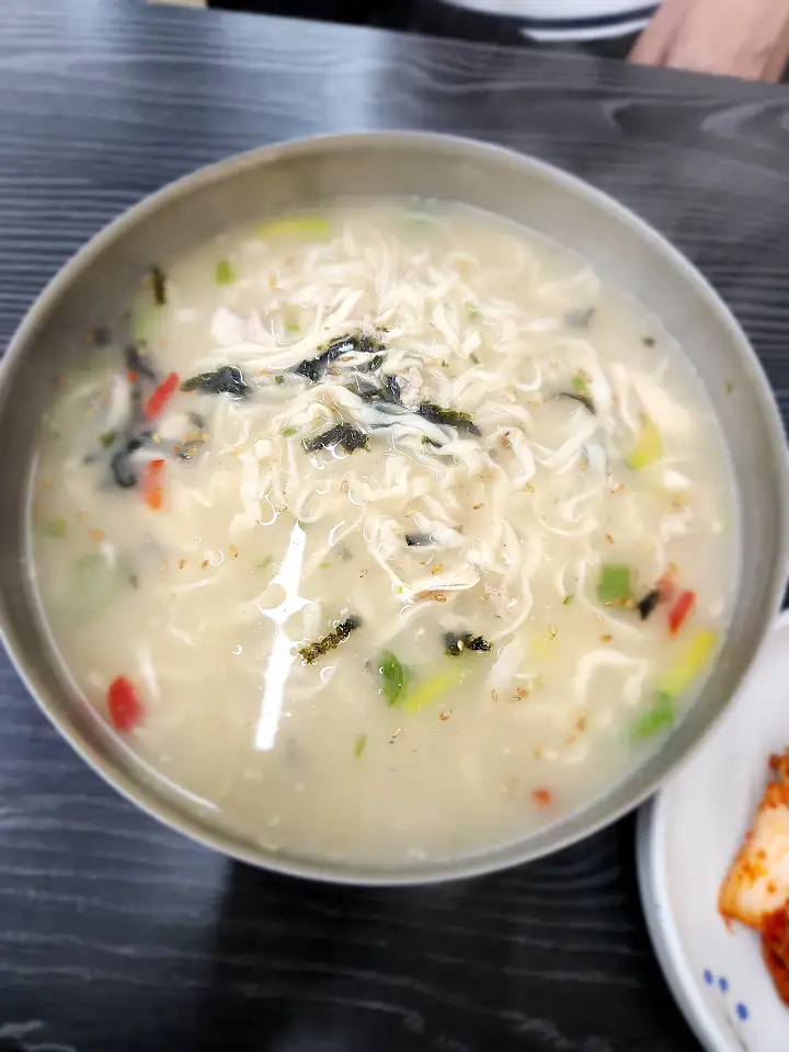 백반기행 177회 윤소이 편 손칼국수 칼국수 콩가루 옥수수가루 면발 합천 맛집 소개