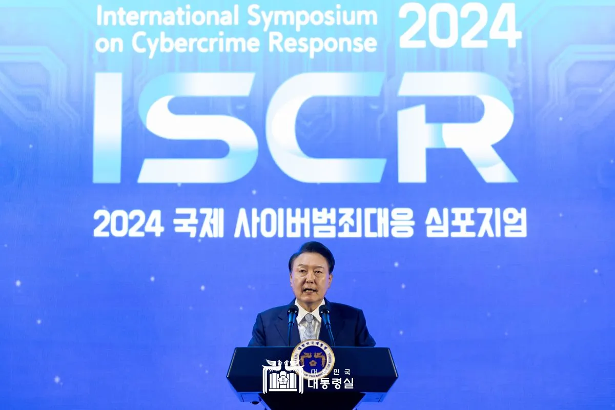 국제 사이버범죄대응 심포지엄 개회식에서 발언하는 대통령