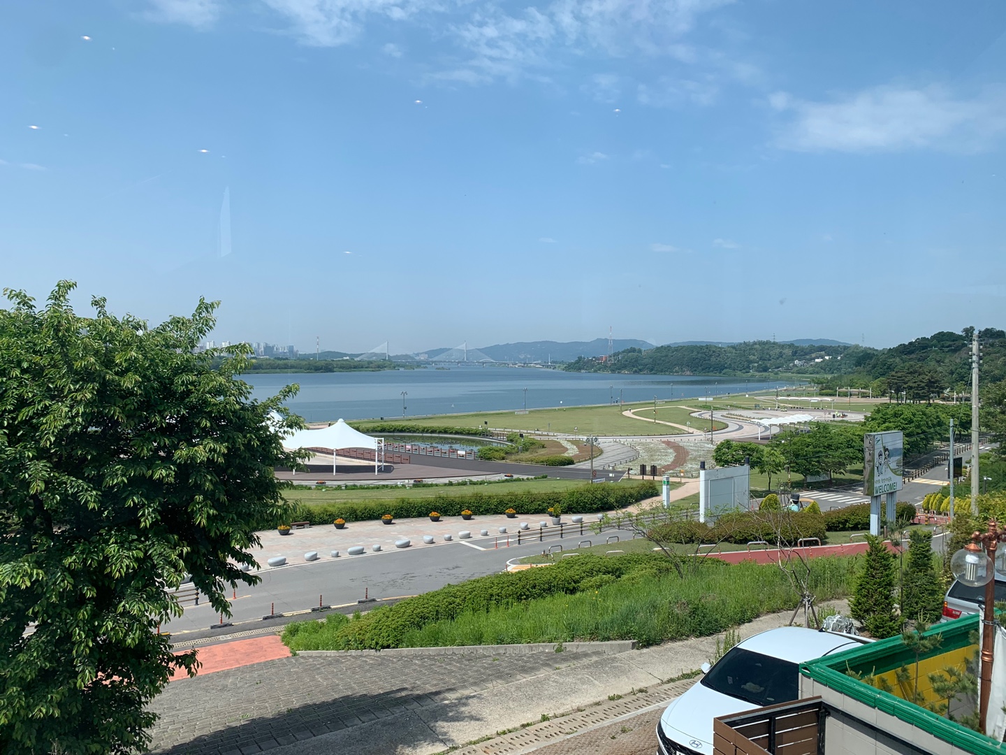 스타벅스 남양주삼패점 2층에서 바라본 한강뷰