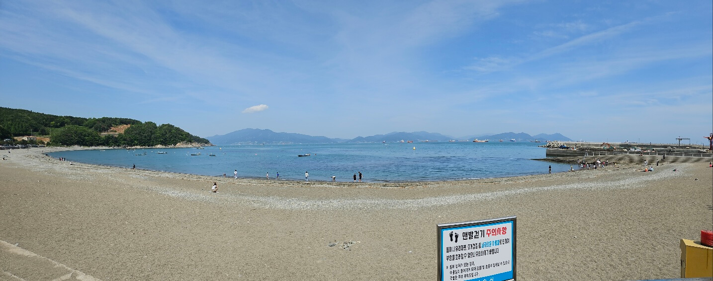 여수 만성리 해수욕장 배경입니다.