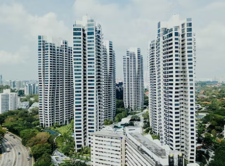 특정물채권의-대상이-되는-아파트먼트가-도시에-우뚝-서있다