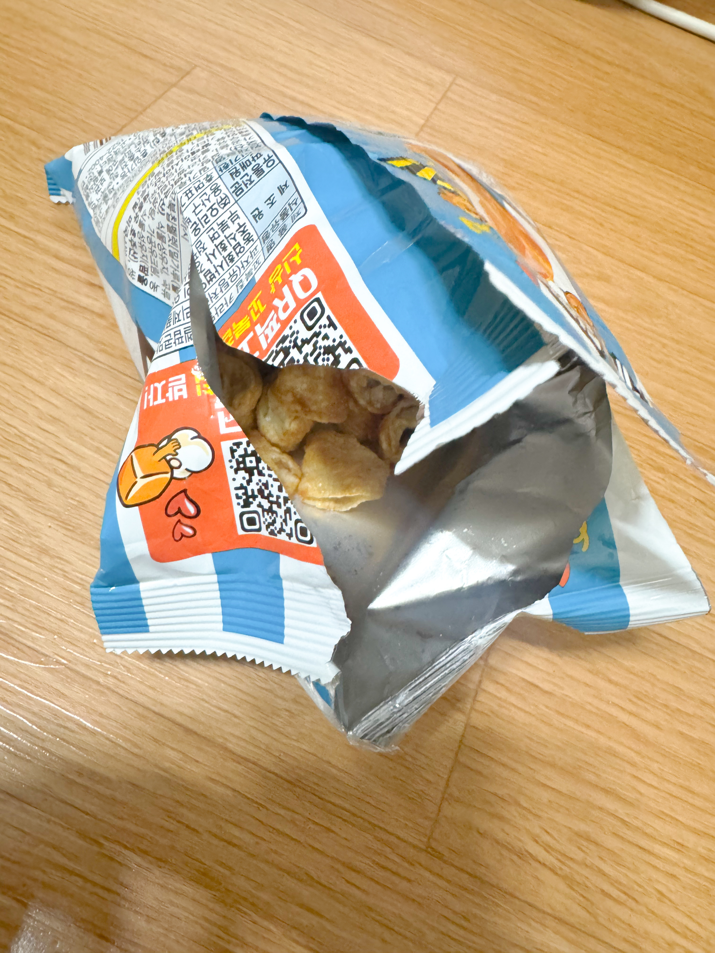 꼬북칩봉지뜯은사진