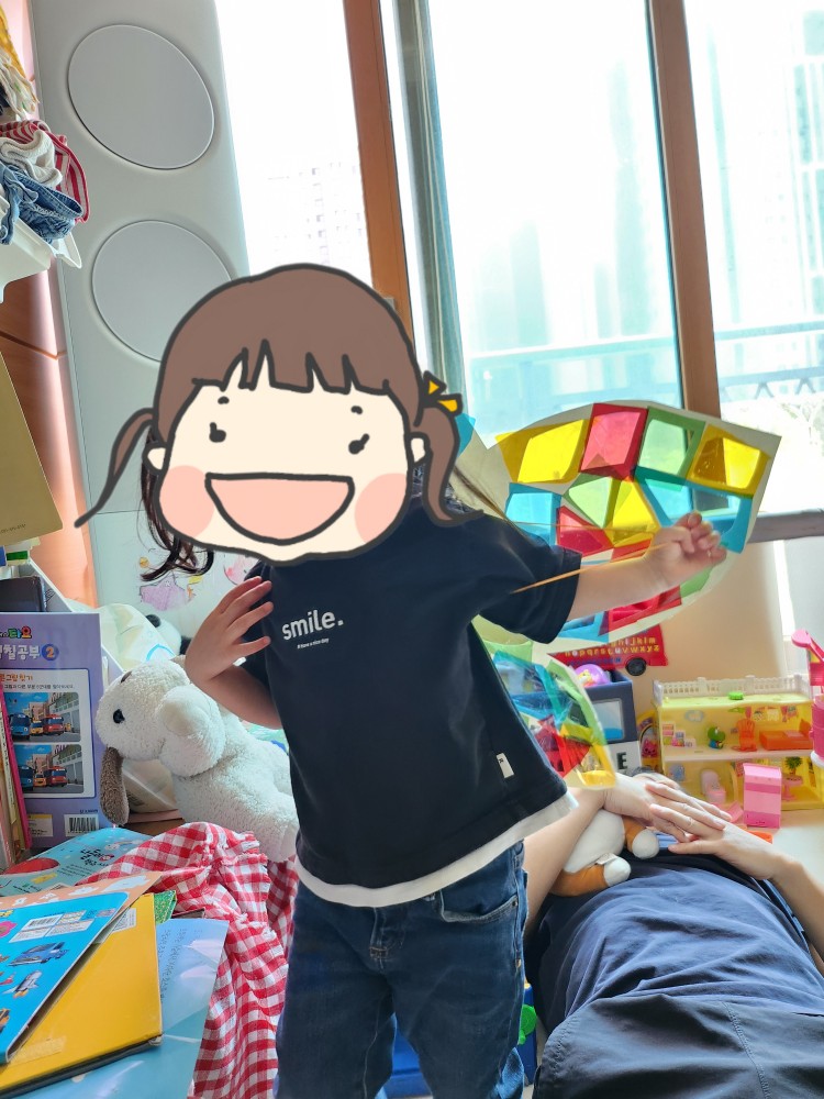 나비 날개를 멘 아이