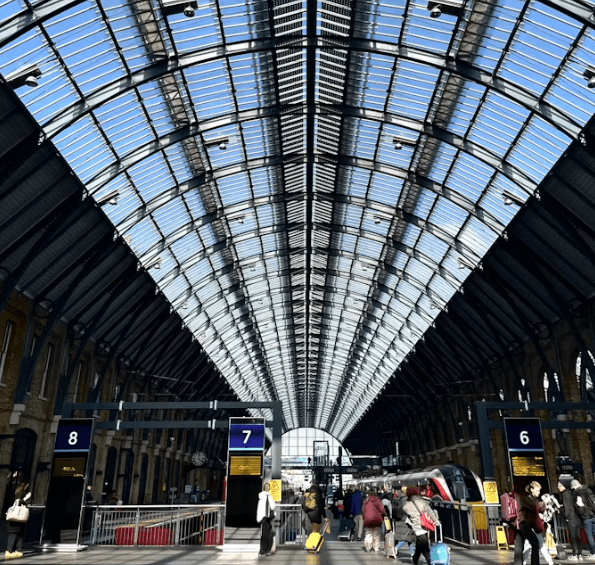 해리포터와 함께 떠나는 영국 여행: 마법 같은 순간 완벽 가이드