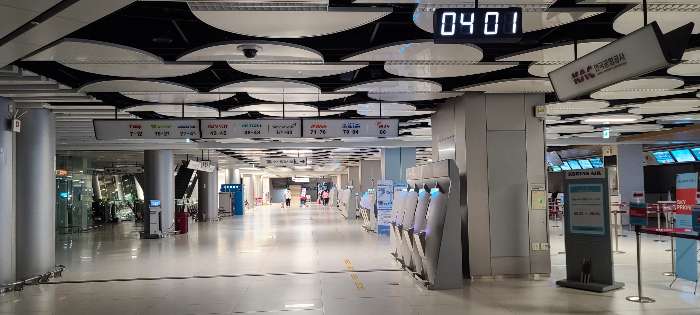 제주도 김포공항 새벽의공항내부 제주도여행