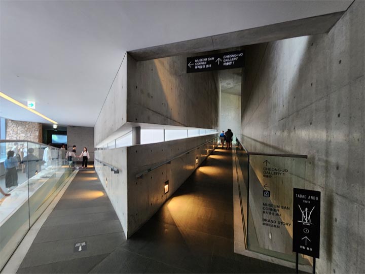 삼각코트를 둘러싼 경사로-2