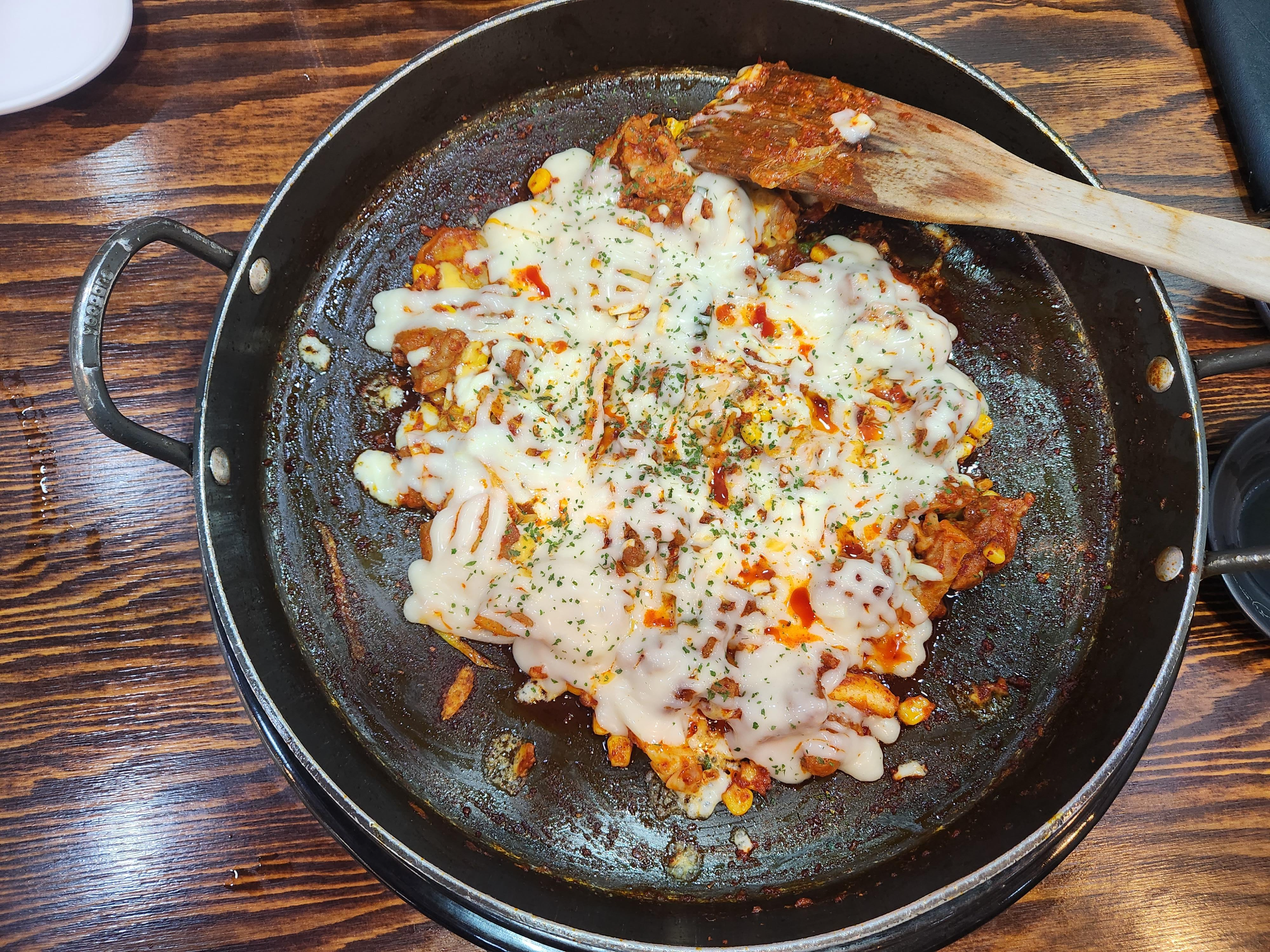 유가네 닭갈비 콘치즈