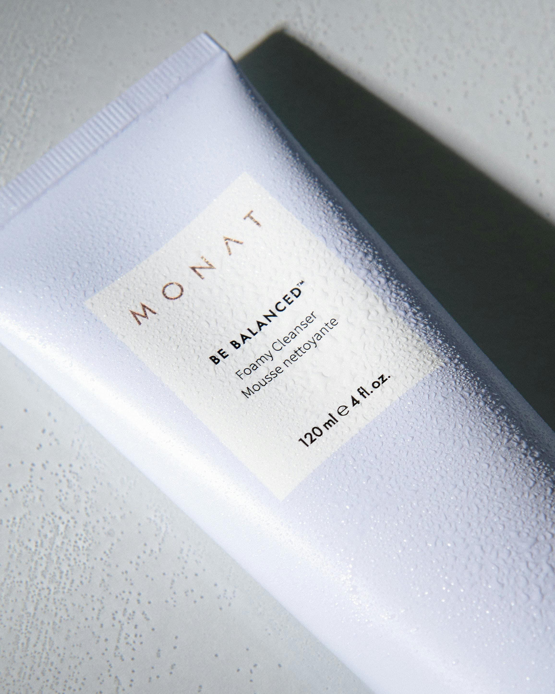 친환경 용기에 담긴 비건 세안제