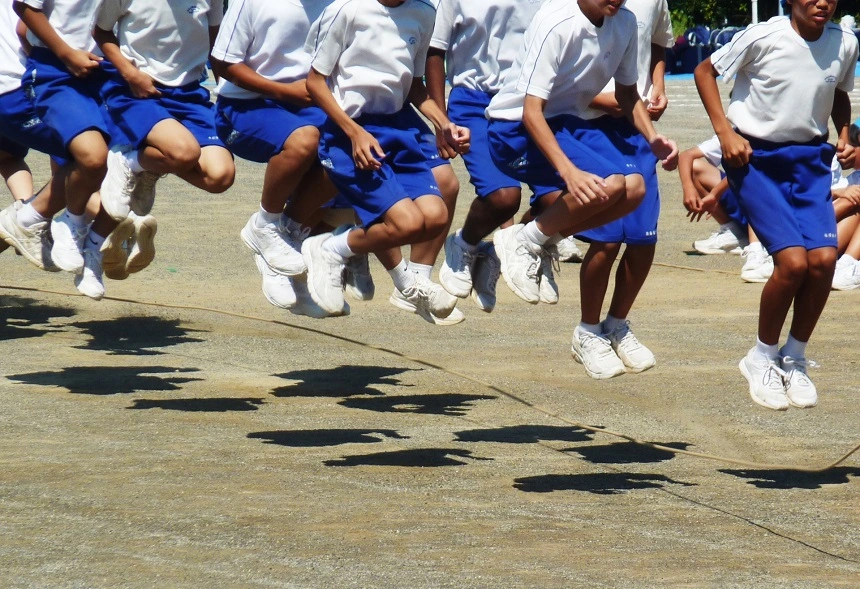 줄넘기하는 아이들