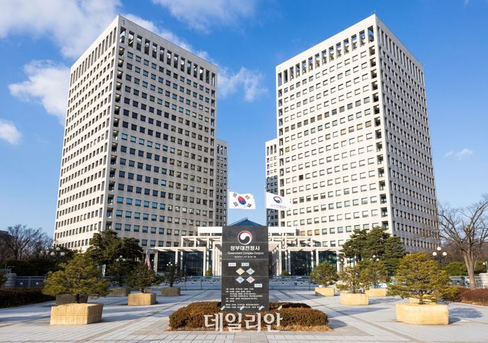 관세청 미국 원유 직접운송 특례 및 호주 나프타 대체품 규제 완화 경제적 효과 분석