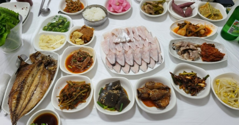 병어회 한상 모습