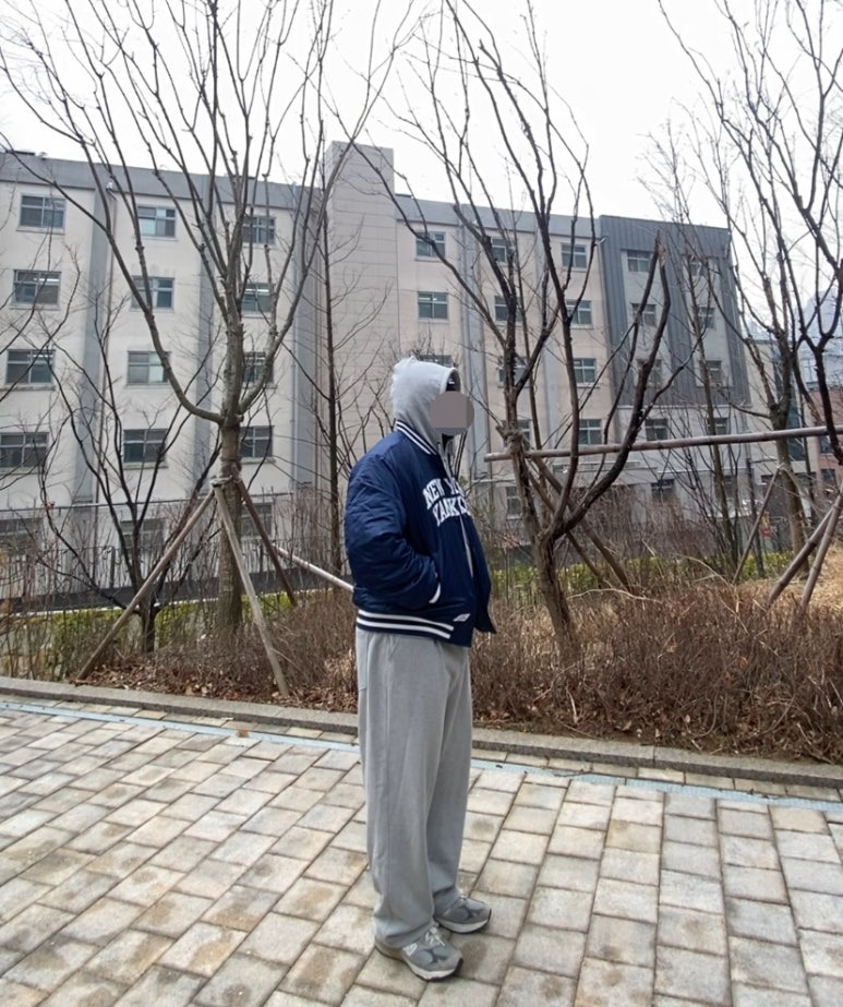 데일리룩('26.1.15.)반스 VANS 밀포드 비니, 뉴에라 MLB 뉴욕양키스 스타디움재킷 야구점퍼, 토피 그레이 후드티 집업, 토피 그레이 와이드 팬츠, 뉴발란스 993 그레이