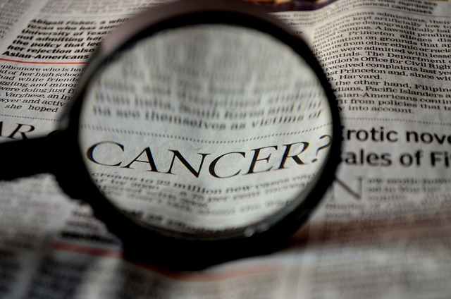 CANCER (신문에 암 이라고 쓰여있는 사진)