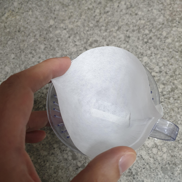 핸드 드립할 때 종이 필터 린싱은 꼭 해야 할까?_린싱 방법_드리퍼 장착