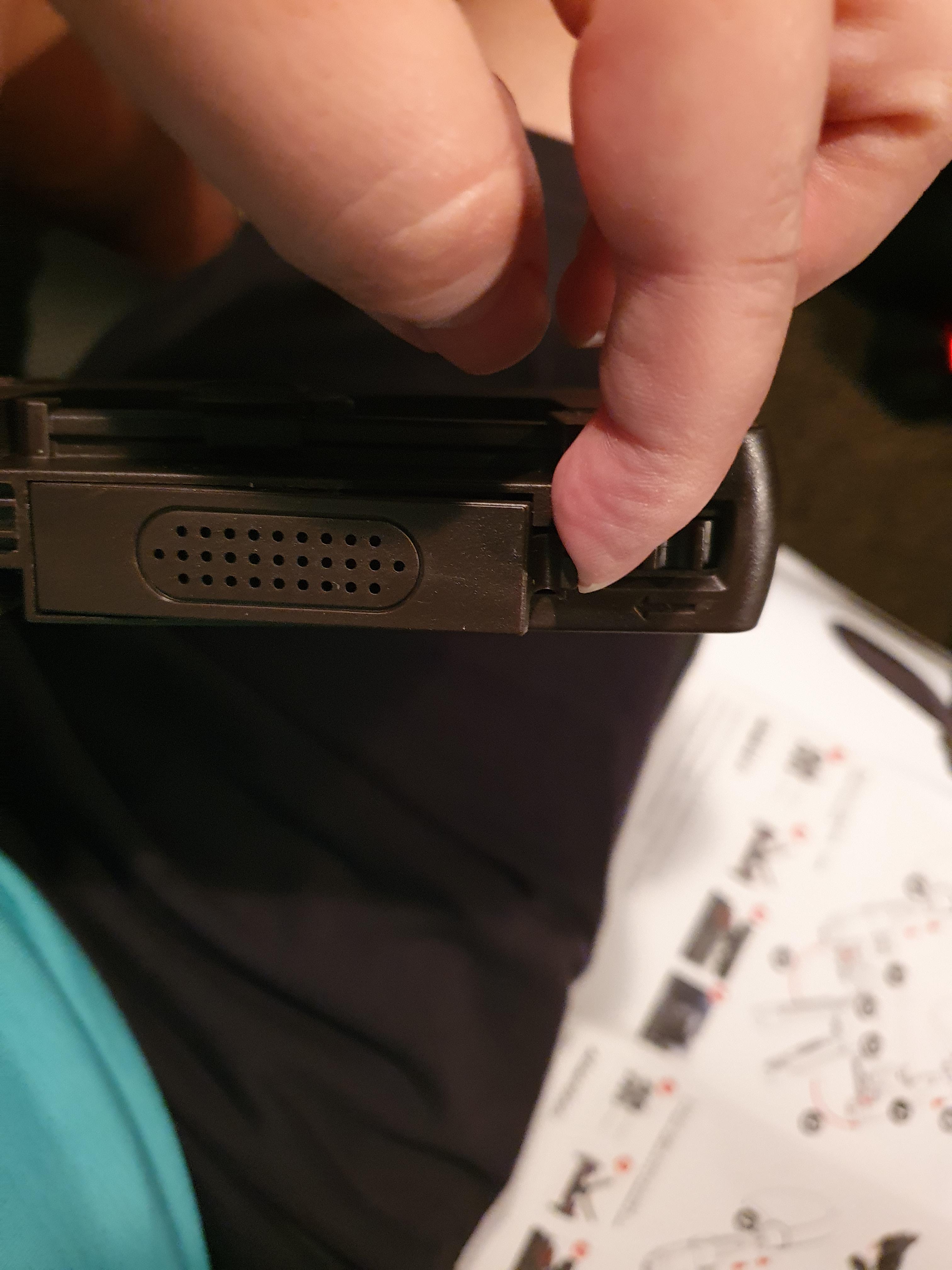 키즈 헤드레스트 고정 뭉치 툴에서 요거 케이스 제거해야함