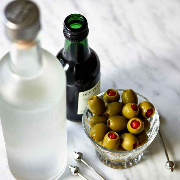 보드카 마티니 재료 - 프리미엄 보드카, 드라이 베르무트, 올리브