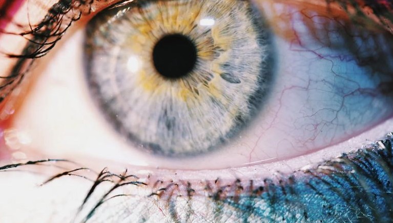 눈알이 빠질듯이 아픈이유