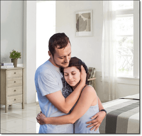 남성 건강에 도움이 되는 매생이굴국, 안고 있는 부부