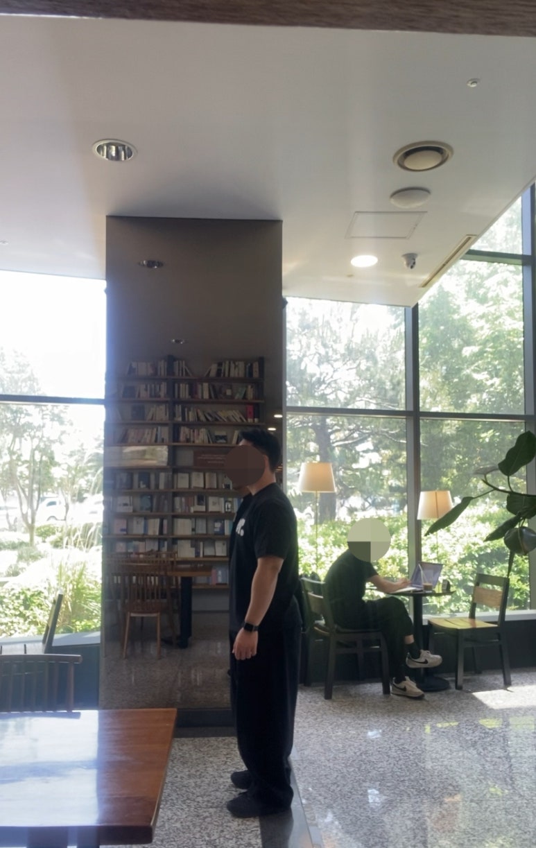 데일리룩(2024. 5. 27.)벡타르 티셔츠, vectar., 벡타르, 무신사스탠다드 무신사 데님 와이드 벌룬 팬츠, 뉴발란스 스니커즈 신발 NBPFCS179K / 410V5