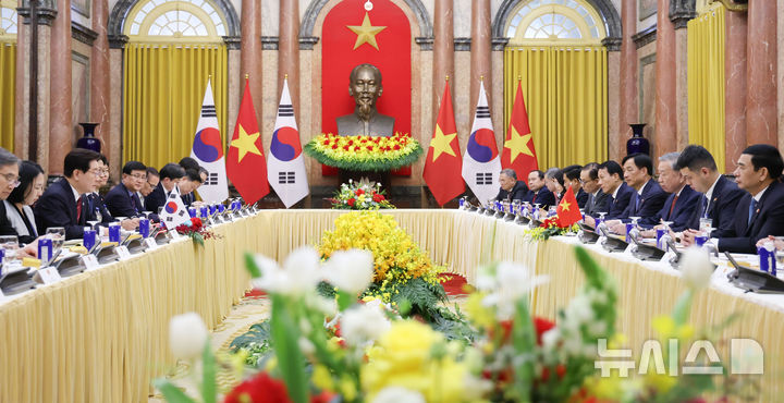 한-베트남 협력 강화 선포! 2026 정상회담 성과 총정리: 원전&middot;고속철&middot;1500억 달러 교역 목표