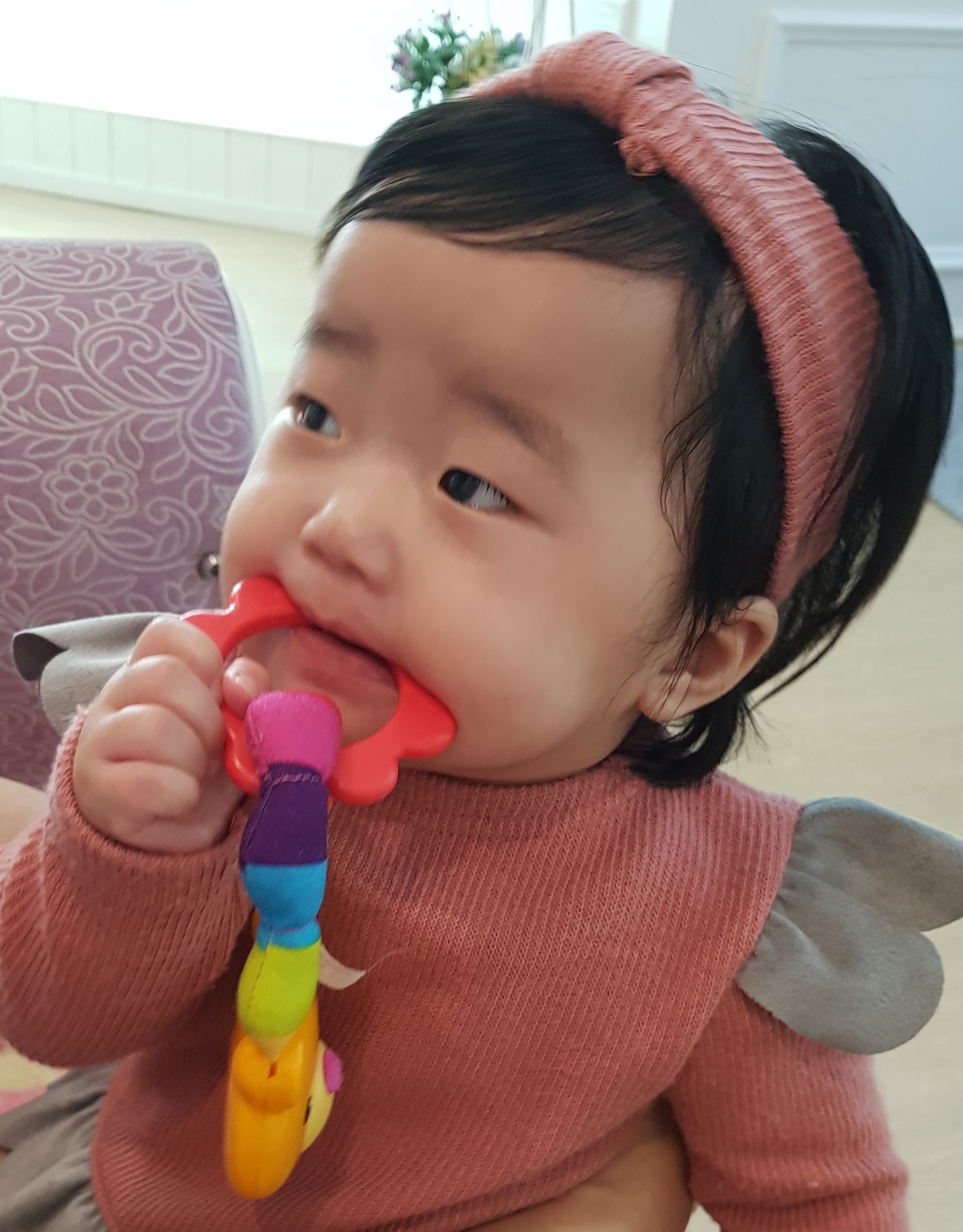 깨무는 아이