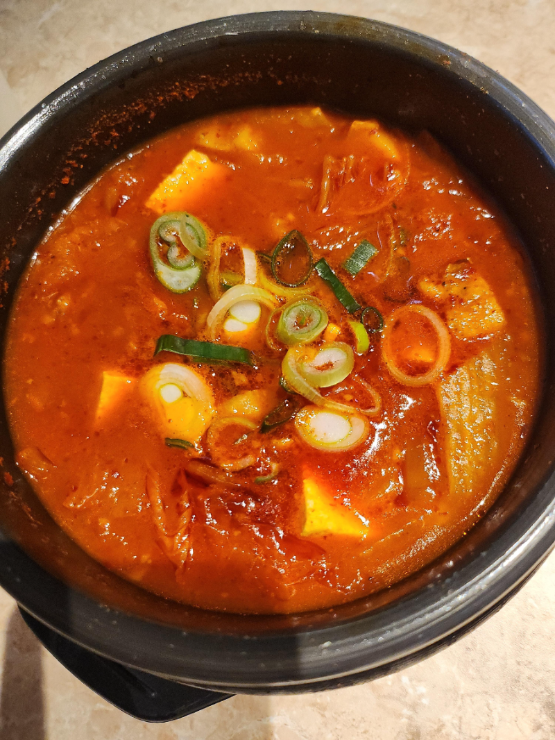 숙성도 원그로브점, 뚝배기 김치찌개 클로즈업 사진