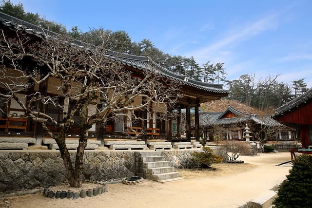 산사(山寺) 건축의 특징: 자연과 어우러지는 공간 미학