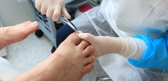 발톱 색 변색 제거법 (원인별 치료법) 