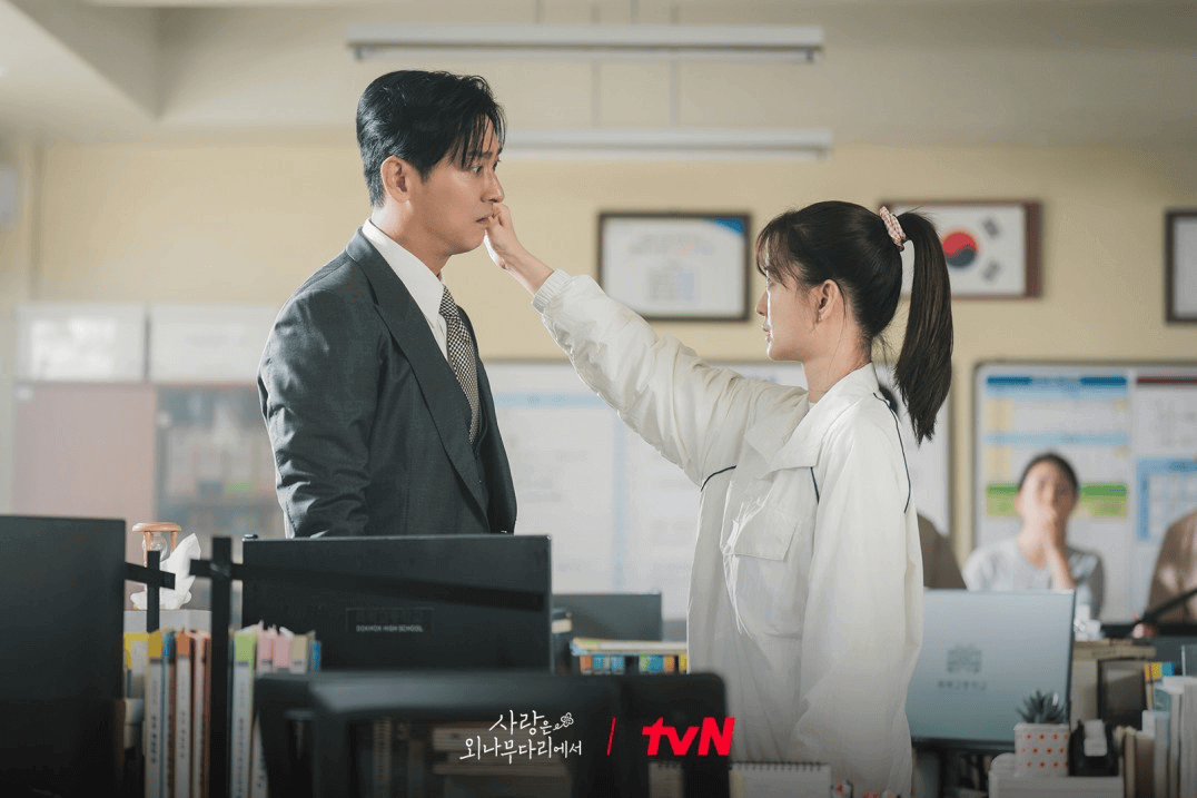 사랑은 외나무 다리에서 스틸컷. 출처:tvN