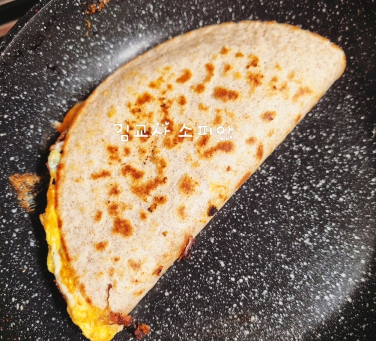 지금 안 보면 손해입니다! 10분 완성 통밀 또띠아 3종 레시피 🍕🌿🌶️ 바질부터 피자맛까지 비교했습니다.